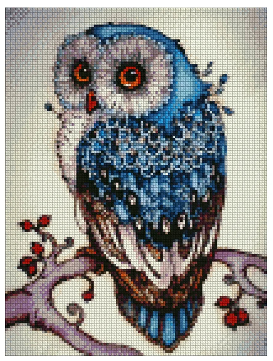 Timanttimaalaus mallikuva – söpö sinisävyinen pöllö oksalla, kirkkaan oranssit silmät ja helmeilevät höyhenet luovat satumaisen, ystävällisen ilmeen.