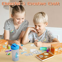 Thumbnail for Lapset askartelemassa diamond painting -tarrojen parissa pöydän ääressä.