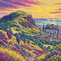 Miniatyrbild: Förhandsbild: vandrare på en blommande sluttning med Edinburghs slott i kvällsljus