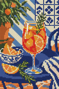 Miniatyrbild: Diamond painting-motiv med en apelsindryck med fruktskivor framför blåvitt kakel