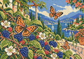 Miniatyrbild: Orange fjärilar över bärbuskar med en blå sjö, segelbåtar och hus bakom