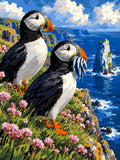 Miniatyrbild: Lunnefåglar med orange fötter bland rosa blommor på en klippa vid havet