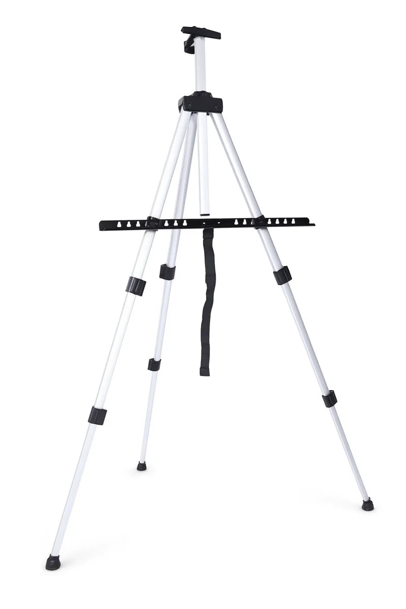 Kevyt alumiininen maalausteline kolmijalka – säädettävät teleskooppijalat, musta telinelevy ja hihna, tuotekuva valkoisella taustalla.