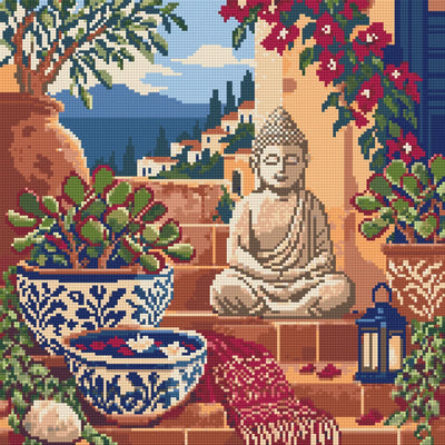 Förhandsbild: buddhastaty på terrakottatrappa bland blåvita krukor med by och hav bakom
