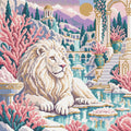 Miniatyrbild: Ett vitt lejon vid en damm med pastellfärgade tempel och rosa växter