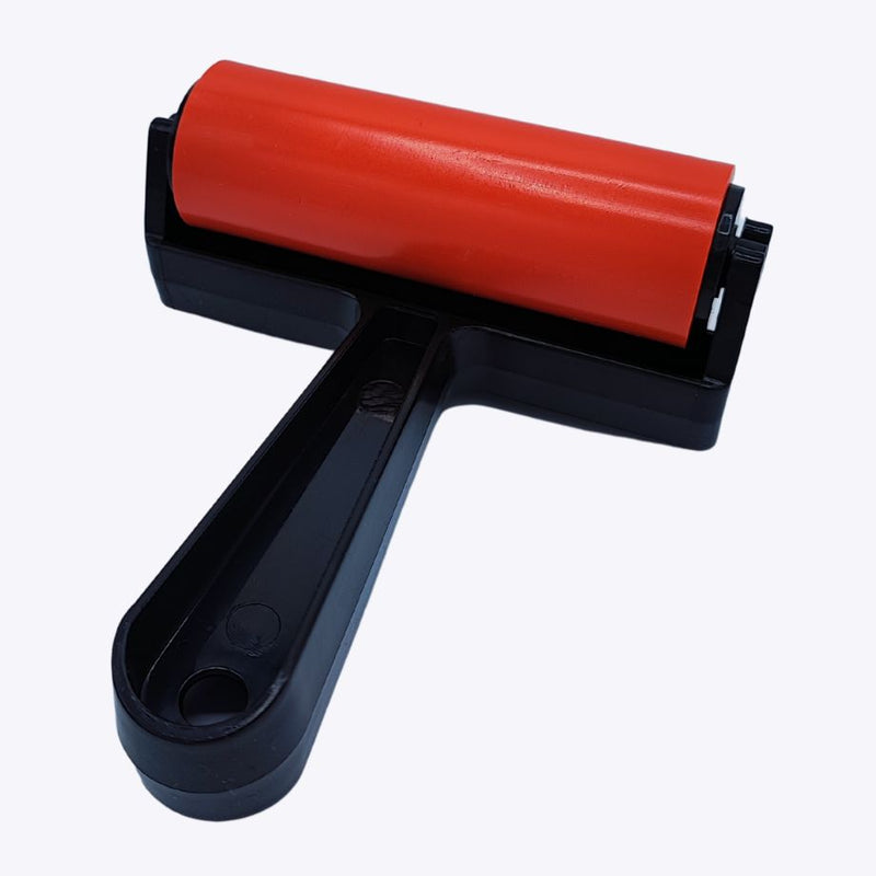 Using a diamond painting roller on a canvas
